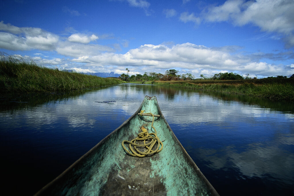 A Pemón curiara on the Carrao river, Canaima